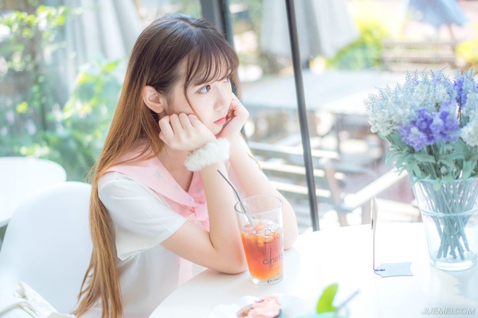 “呵~”刘璋无奈的笑了起来，外面响起了喊杀声，虽然民心所向，但终究还是有那么一批人选择了反抗，哪怕这份反抗，在此时已经没有任何意义。